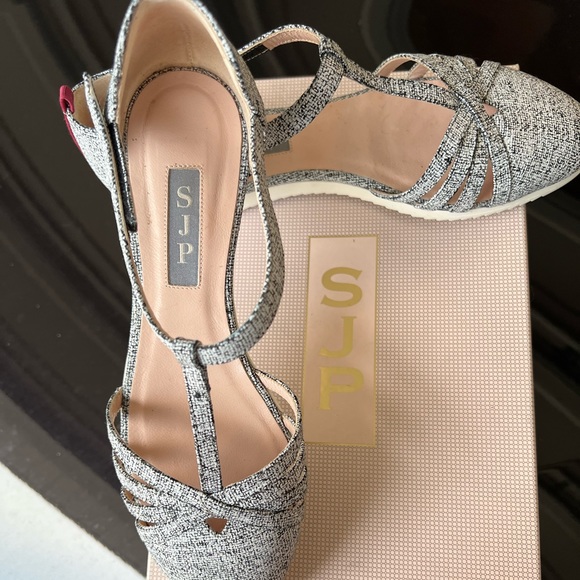 Flats - Picture 2 of 4